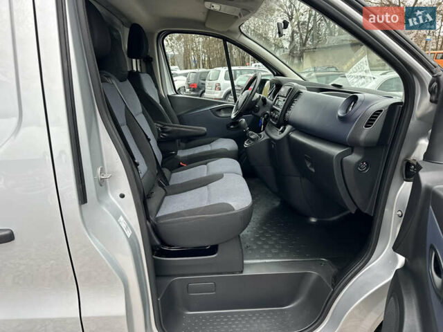 Сірий Опель Віваро, об'ємом двигуна 1.6 л та пробігом 202 тис. км за 13390 $, фото 21 на Automoto.ua