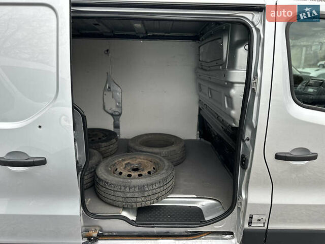 Сірий Опель Віваро, об'ємом двигуна 1.6 л та пробігом 202 тис. км за 13390 $, фото 24 на Automoto.ua