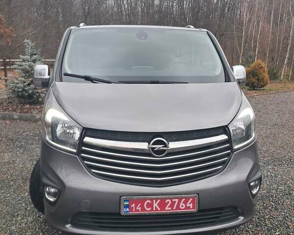 Серый Опель Виваро, объемом двигателя 1.6 л и пробегом 249 тыс. км за 16900 $, фото 2 на Automoto.ua