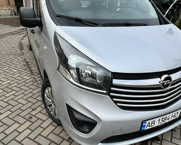 Сірий Опель Віваро, об'ємом двигуна 0 л та пробігом 180 тис. км за 14500 $, фото 5 на Automoto.ua