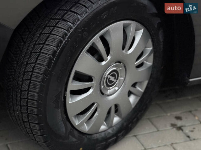 Серый Опель Виваро, объемом двигателя 2 л и пробегом 106 тыс. км за 21900 $, фото 43 на Automoto.ua