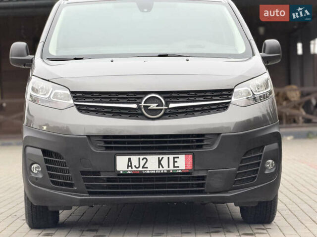 Серый Опель Виваро, объемом двигателя 2 л и пробегом 106 тыс. км за 21900 $, фото 2 на Automoto.ua