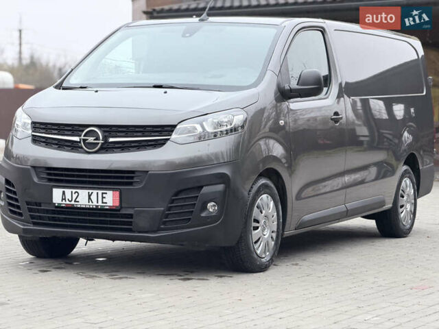 Серый Опель Виваро, объемом двигателя 2 л и пробегом 106 тыс. км за 21900 $, фото 1 на Automoto.ua