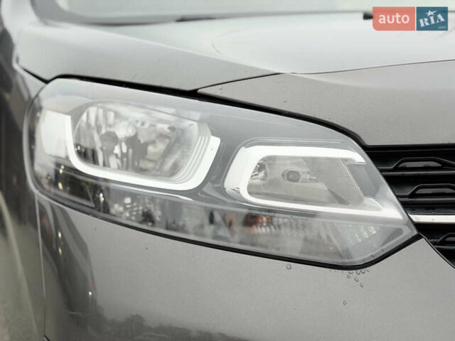 Серый Опель Виваро, объемом двигателя 2 л и пробегом 106 тыс. км за 21900 $, фото 16 на Automoto.ua