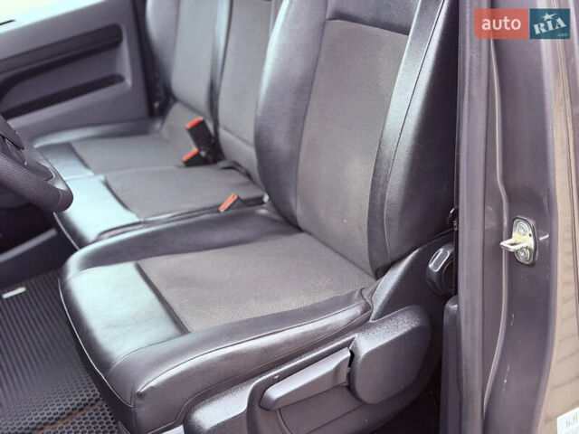 Серый Опель Виваро, объемом двигателя 2 л и пробегом 106 тыс. км за 21900 $, фото 25 на Automoto.ua