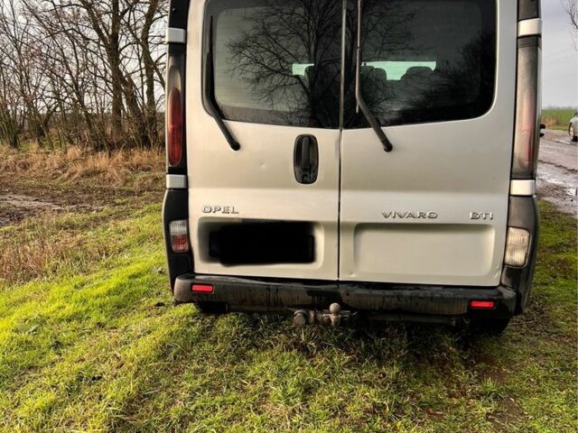 Серый Опель Виваро, объемом двигателя 2.5 л и пробегом 360 тыс. км за 4900 $, фото 7 на Automoto.ua