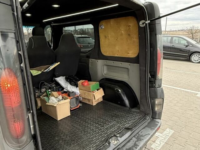 Серый Опель Виваро, объемом двигателя 1.9 л и пробегом 420 тыс. км за 4950 $, фото 3 на Automoto.ua