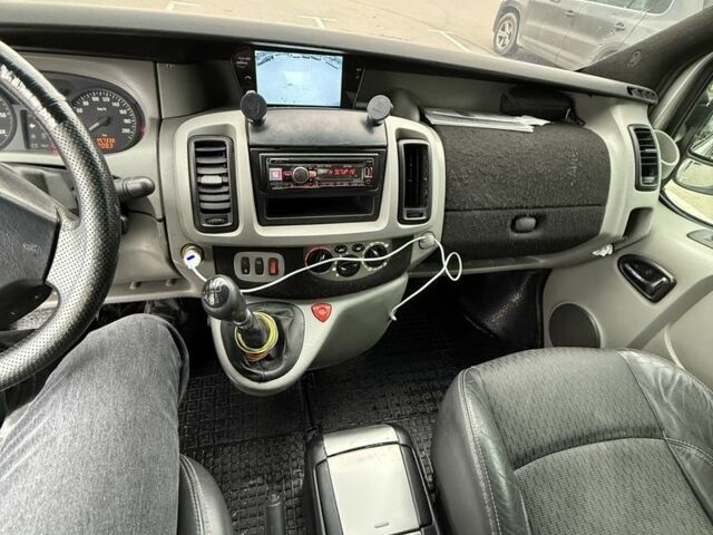 Серый Опель Виваро, объемом двигателя 1.9 л и пробегом 420 тыс. км за 4950 $, фото 2 на Automoto.ua