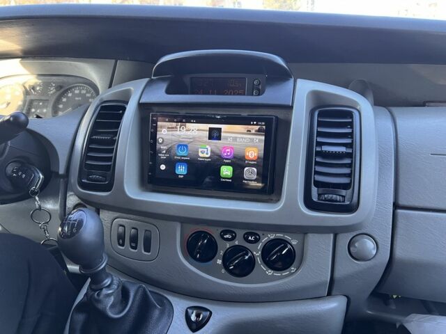 Серый Опель Виваро, объемом двигателя 2.5 л и пробегом 360 тыс. км за 4900 $, фото 10 на Automoto.ua