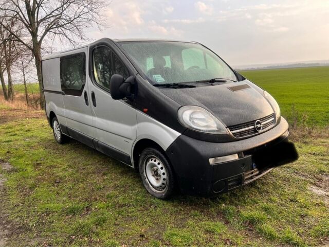 Серый Опель Виваро, объемом двигателя 2.5 л и пробегом 360 тыс. км за 4900 $, фото 1 на Automoto.ua