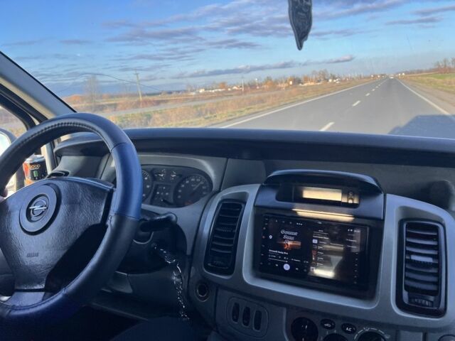 Серый Опель Виваро, объемом двигателя 2.5 л и пробегом 360 тыс. км за 4900 $, фото 9 на Automoto.ua