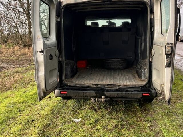 Серый Опель Виваро, объемом двигателя 2.5 л и пробегом 360 тыс. км за 4900 $, фото 6 на Automoto.ua