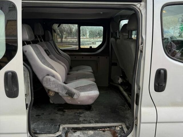 Сірий Опель Віваро, об'ємом двигуна 0 л та пробігом 400 тис. км за 3213 $, фото 3 на Automoto.ua