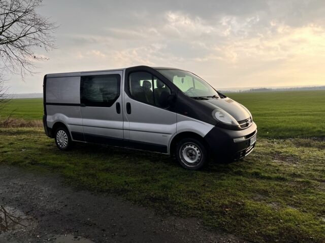 Серый Опель Виваро, объемом двигателя 2.5 л и пробегом 360 тыс. км за 4900 $, фото 12 на Automoto.ua