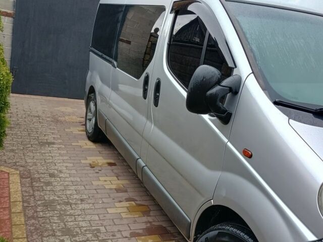 Сірий Опель Віваро, об'ємом двигуна 1.9 л та пробігом 276 тис. км за 8500 $, фото 2 на Automoto.ua