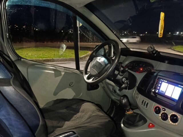 Серый Опель Виваро, объемом двигателя 1.9 л и пробегом 315 тыс. км за 7200 $, фото 5 на Automoto.ua