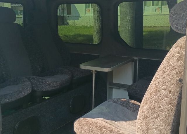 Сірий Опель Віваро, об'ємом двигуна 1.9 л та пробігом 500 тис. км за 8300 $, фото 2 на Automoto.ua