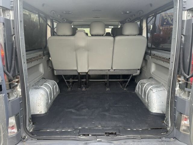 Серый Опель Виваро, объемом двигателя 1.9 л и пробегом 350 тыс. км за 6999 $, фото 4 на Automoto.ua