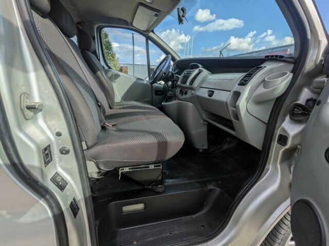 Серый Опель Виваро, объемом двигателя 0 л и пробегом 320 тыс. км за 4644 $, фото 9 на Automoto.ua