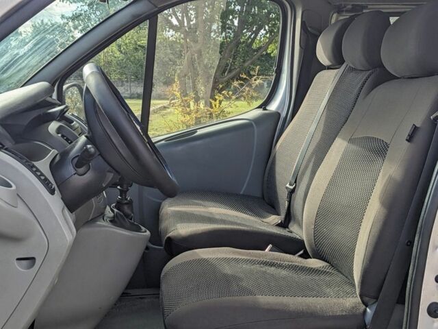 Серый Опель Виваро, объемом двигателя 0 л и пробегом 320 тыс. км за 4644 $, фото 5 на Automoto.ua