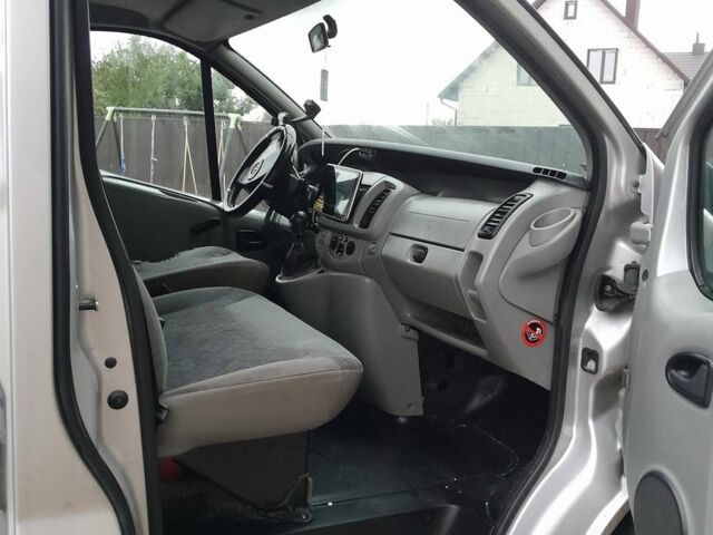 Серый Опель Виваро, объемом двигателя 1.9 л и пробегом 426 тыс. км за 8500 $, фото 3 на Automoto.ua