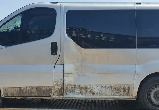 Сірий Опель Віваро, об'ємом двигуна 2.5 л та пробігом 250 тис. км за 999 $, фото 1 на Automoto.ua