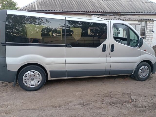 Сірий Опель Віваро, об'ємом двигуна 2 л та пробігом 416 тис. км за 8300 $, фото 4 на Automoto.ua