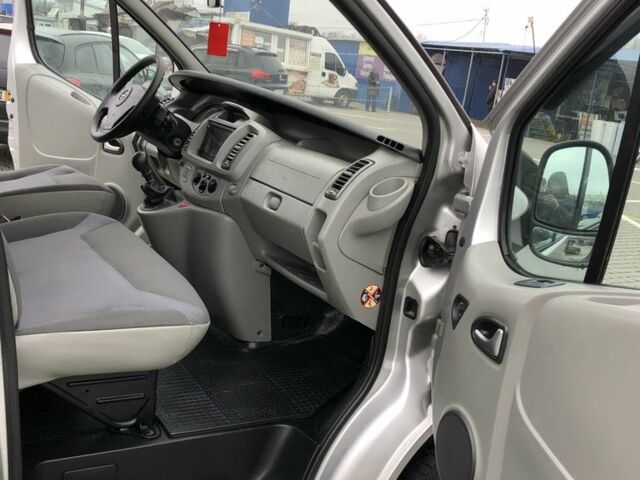 Серый Опель Виваро, объемом двигателя 2 л и пробегом 269 тыс. км за 9700 $, фото 8 на Automoto.ua