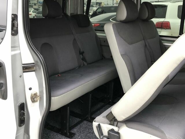 Серый Опель Виваро, объемом двигателя 2 л и пробегом 269 тыс. км за 9700 $, фото 11 на Automoto.ua