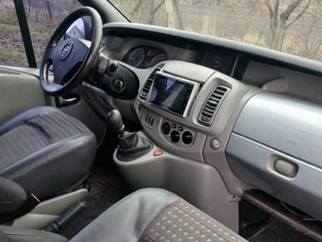 Сірий Опель Віваро, об'ємом двигуна 0 л та пробігом 311 тис. км за 4600 $, фото 5 на Automoto.ua