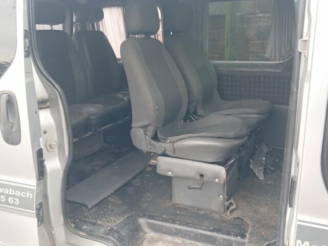 Сірий Опель Віваро, об'ємом двигуна 0 л та пробігом 311 тис. км за 4600 $, фото 6 на Automoto.ua