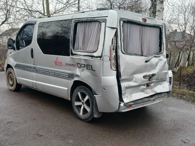 Сірий Опель Віваро, об'ємом двигуна 0 л та пробігом 311 тис. км за 4600 $, фото 4 на Automoto.ua