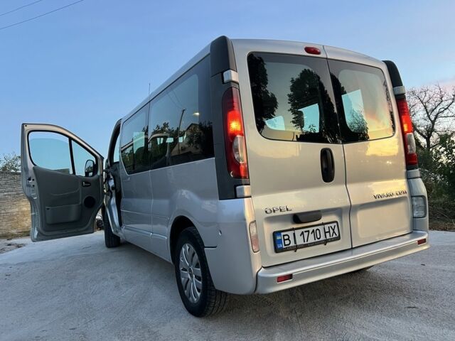 Сірий Опель Віваро, об'ємом двигуна 2 л та пробігом 250 тис. км за 11750 $, фото 4 на Automoto.ua