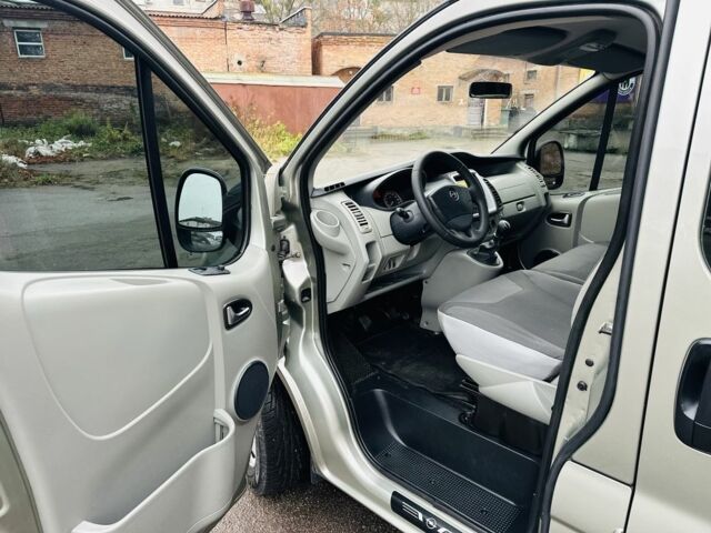 Серый Опель Виваро, объемом двигателя 2 л и пробегом 264 тыс. км за 14500 $, фото 10 на Automoto.ua