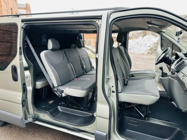 Серый Опель Виваро, объемом двигателя 2 л и пробегом 264 тыс. км за 14500 $, фото 13 на Automoto.ua