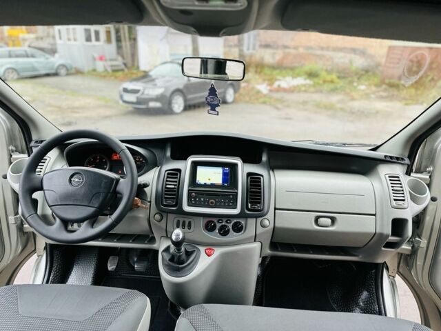 Серый Опель Виваро, объемом двигателя 2 л и пробегом 264 тыс. км за 14500 $, фото 15 на Automoto.ua