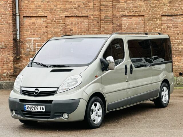 Серый Опель Виваро, объемом двигателя 2 л и пробегом 264 тыс. км за 14500 $, фото 2 на Automoto.ua