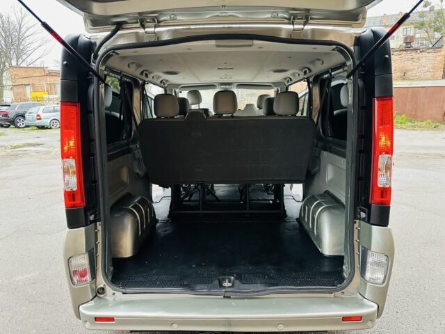 Серый Опель Виваро, объемом двигателя 2 л и пробегом 264 тыс. км за 14500 $, фото 16 на Automoto.ua