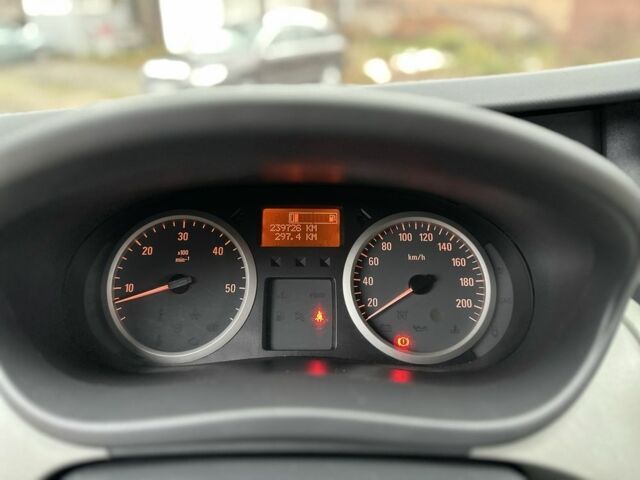 Серый Опель Виваро, объемом двигателя 2 л и пробегом 264 тыс. км за 14500 $, фото 18 на Automoto.ua