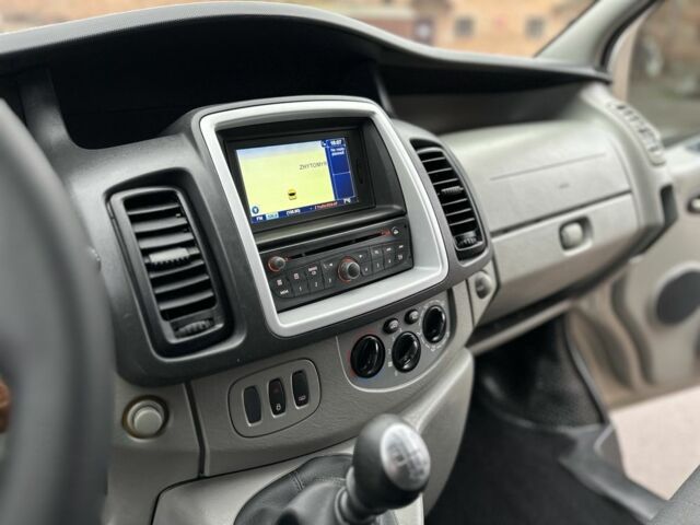 Серый Опель Виваро, объемом двигателя 2 л и пробегом 264 тыс. км за 14500 $, фото 19 на Automoto.ua