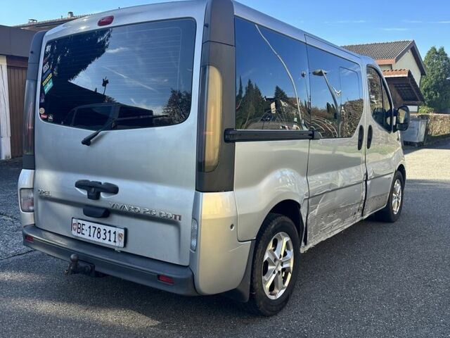 Сірий Опель Віваро, об'ємом двигуна 0 л та пробігом 288 тис. км за 2772 $, фото 2 на Automoto.ua