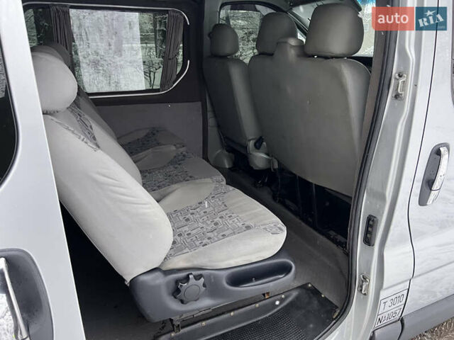 Сірий Опель Віваро, об'ємом двигуна 1.9 л та пробігом 250 тис. км за 6450 $, фото 32 на Automoto.ua