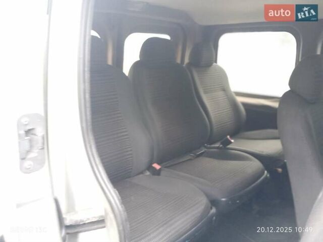 Сірий Опель Віваро, об'ємом двигуна 1.87 л та пробігом 300 тис. км за 5750 $, фото 12 на Automoto.ua