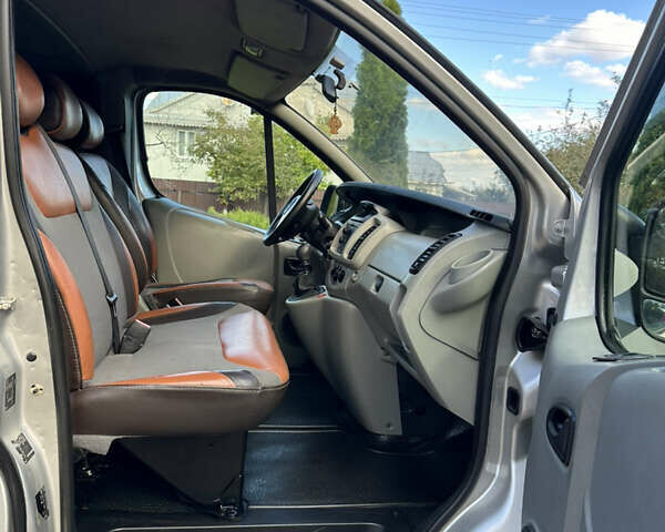 Серый Опель Виваро, объемом двигателя 1.9 л и пробегом 220 тыс. км за 6650 $, фото 4 на Automoto.ua