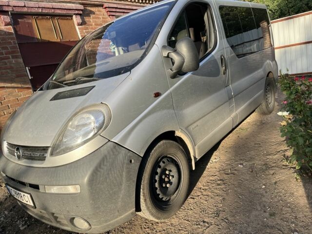Сірий Опель Віваро, об'ємом двигуна 1.9 л та пробігом 310 тис. км за 5000 $, фото 1 на Automoto.ua