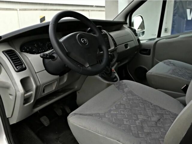 Серый Опель Виваро, объемом двигателя 0 л и пробегом 210 тыс. км за 2599 $, фото 4 на Automoto.ua