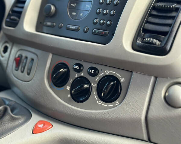 Серый Опель Виваро, объемом двигателя 1.9 л и пробегом 220 тыс. км за 6650 $, фото 27 на Automoto.ua