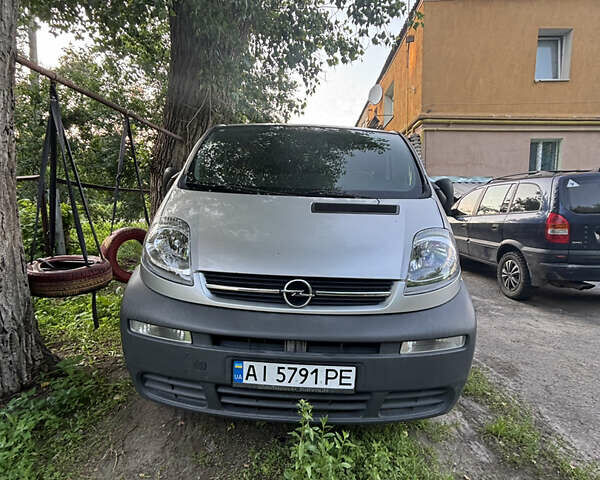 Серый Опель Виваро, объемом двигателя 1.9 л и пробегом 214 тыс. км за 7000 $, фото 2 на Automoto.ua