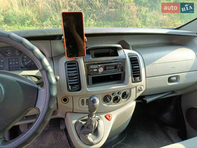 Серый Опель Виваро, объемом двигателя 1.9 л и пробегом 550 тыс. км за 7500 $, фото 4 на Automoto.ua