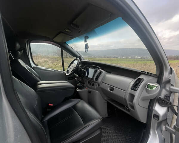 Серый Опель Виваро, объемом двигателя 2.5 л и пробегом 240 тыс. км за 7400 $, фото 11 на Automoto.ua